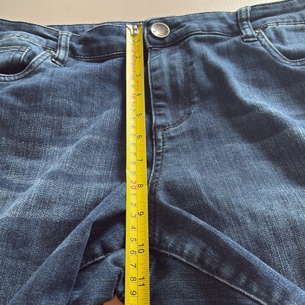 Kut from the Kloth - Baby Bootcut Women's Jeans. Size 14 - Picture 9 of 13